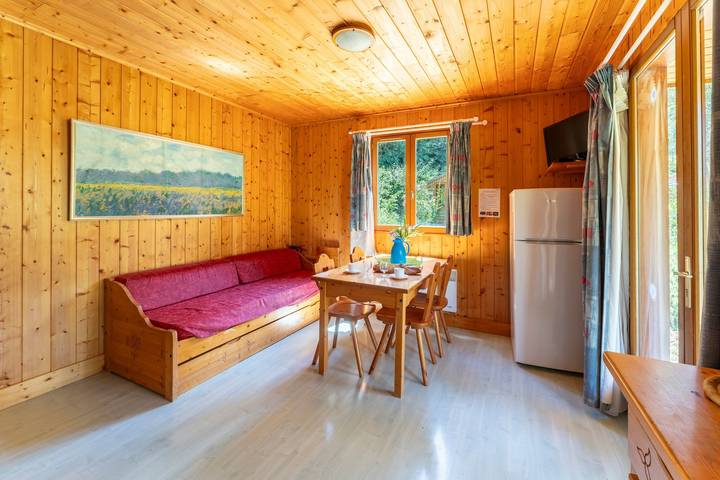 Chalet 'Gite Sariette' con piscina condivisa, terrazza privata e Wi-Fi in Mirabel-aux-Baronnies, Nyons e dintorni