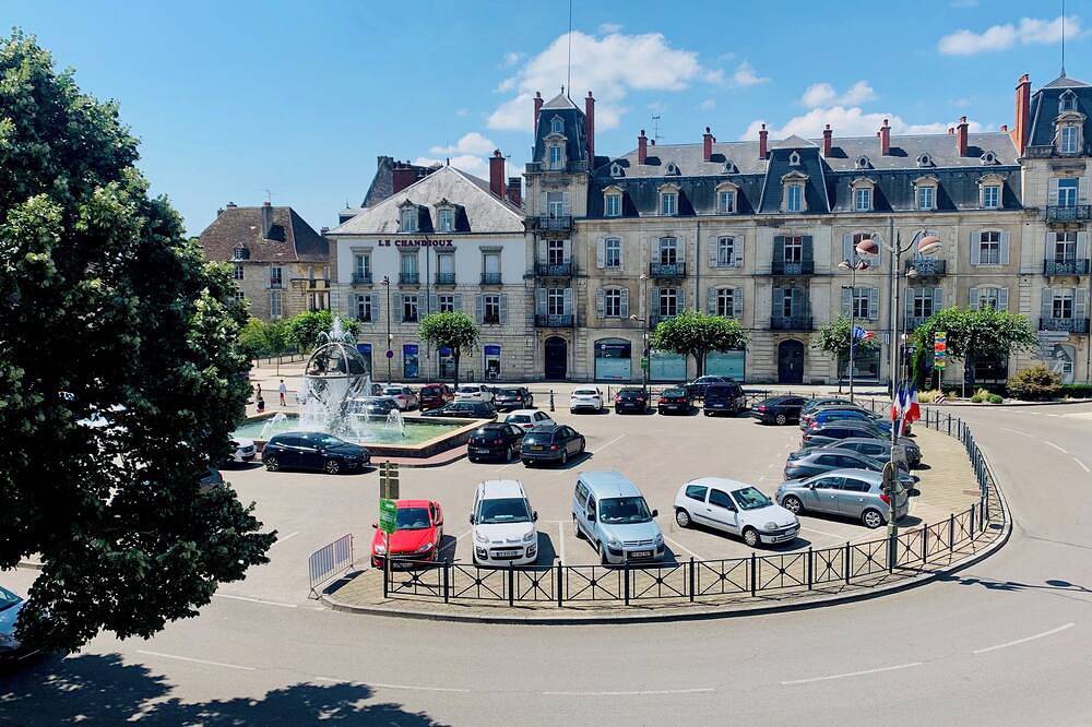 Apartamento entero, ★Studio Betty Dole★ fully equipped - heart of downtown - high-speed Wifi - Netflix in Dole (Jura), Jura