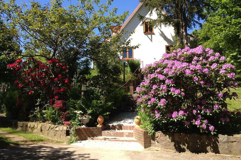 Hale Aloha - Kaminofen-Paradiesgarten-7-Personen-Haus. Naturpark-Urlaub mit Hund in Felde, Rendsburg-Eckernförde