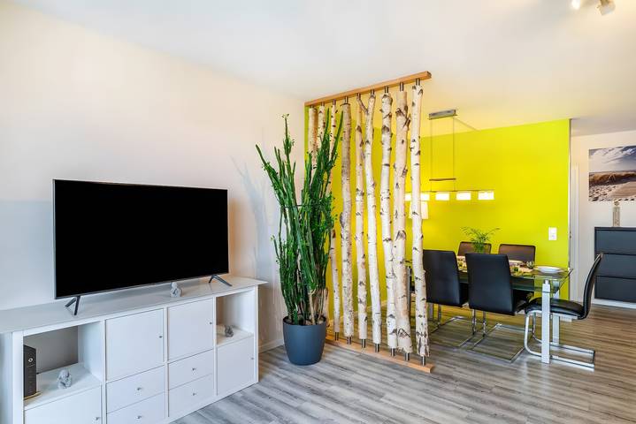 Ganze Wohnung, Fewo Goldstadtblick – großzügige 125 m² Wohnung mit 2 Balkonen & 3 Sz für Firmen, Gruppen & Familien in Pforzheim, Nordschwarzwald