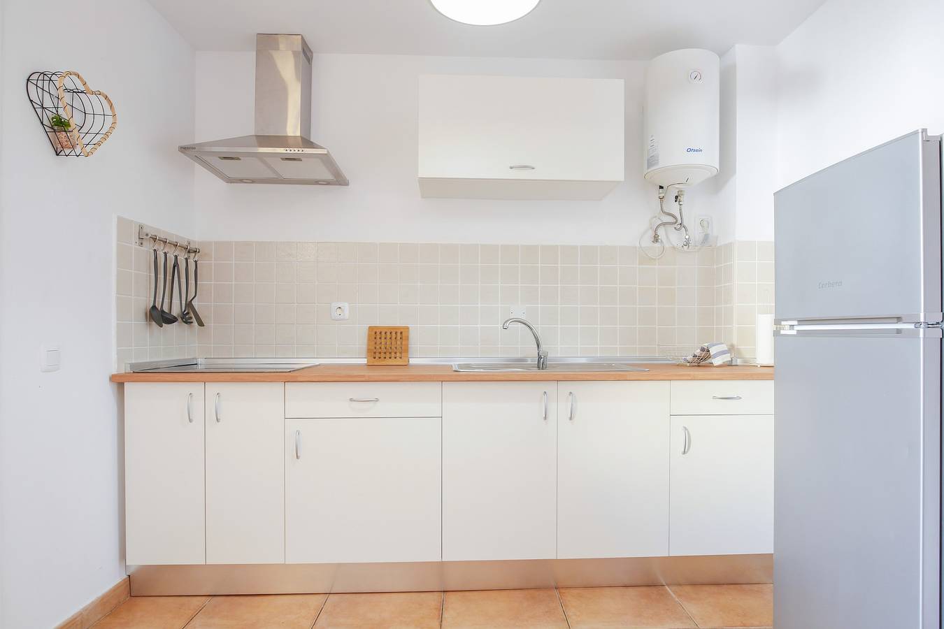 Entire apartment, Central Holiday Apartment Corralejo Close to Beach with Balcony & Wi-Fi in Puerto de Corralejo, La Oliva