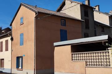 Gîte pour 10 personnes, avec jardin, animaux acceptés à Les Cabannes