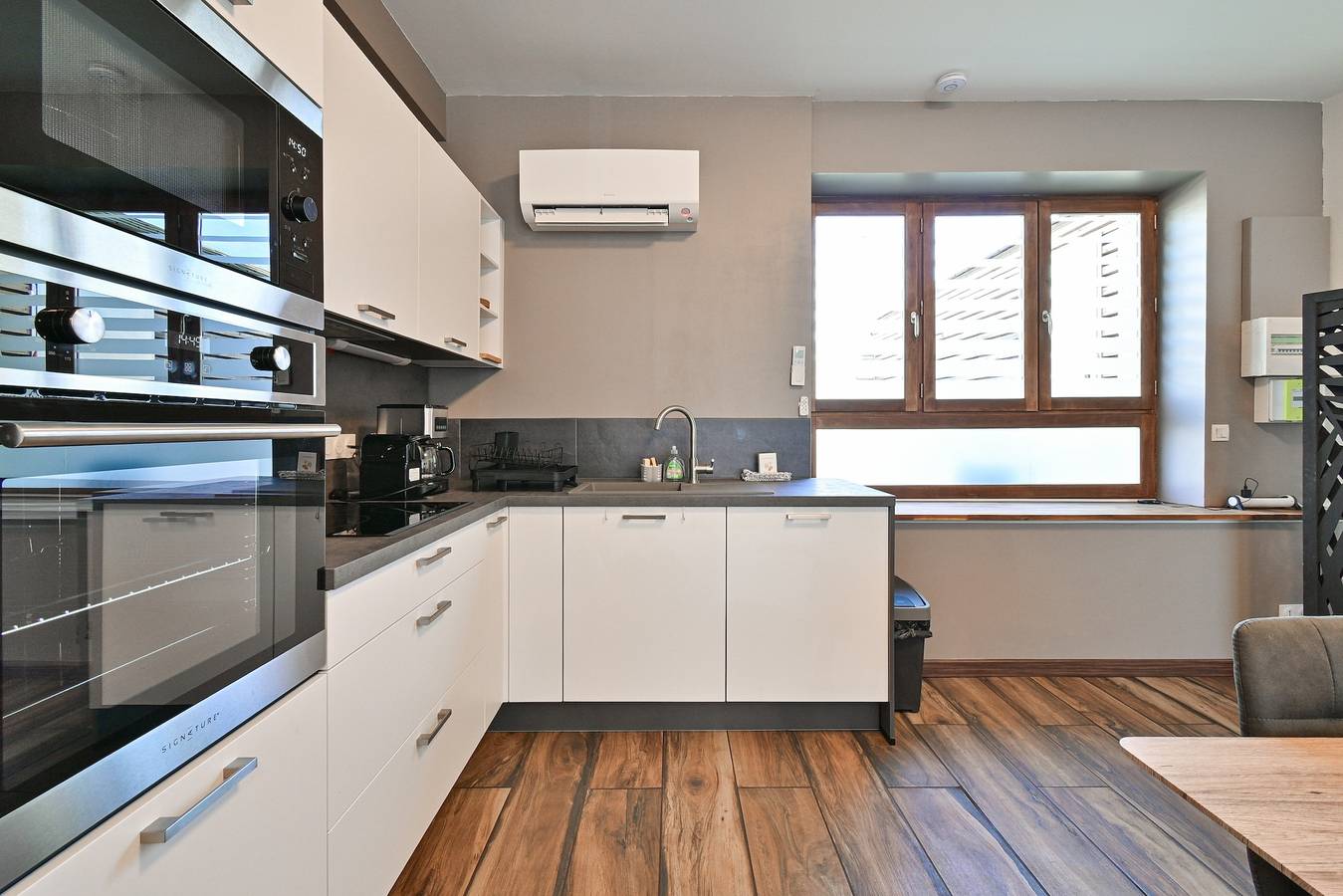 Appartement entier, Annecy : Studio rénové et Design 42 m² - Wi-Fi et Climatisation in Seynod, Annecy (commune)