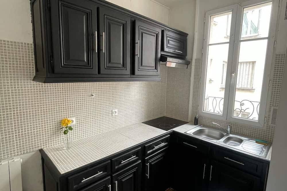 Apartamento entero, Calm & Fully furnished appartment at footstep of metro :) with Netflix & Amazon! in Aubervilliers, Sena-Saint Denis