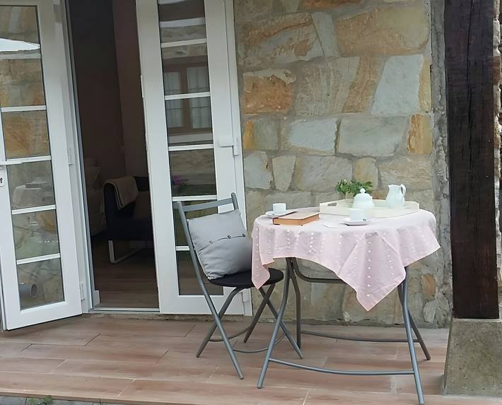 Estudio minimalista en Galizano con terraza privada, jardín y wifi in Galizano, Ribamontán al Mar