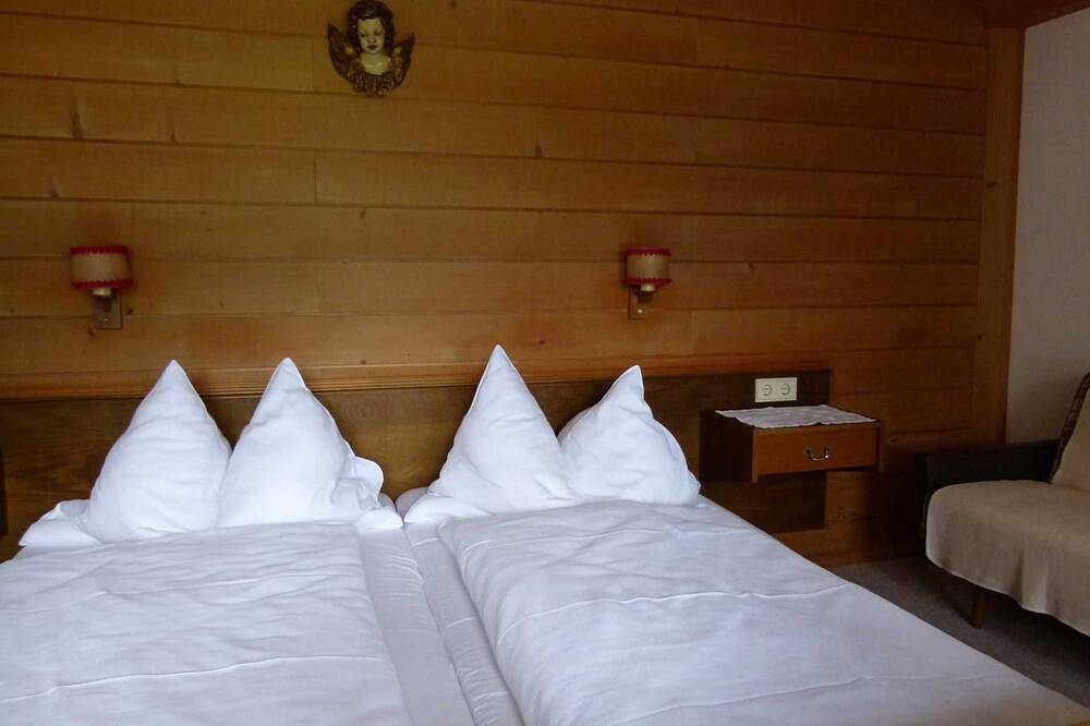 Doppelzimmer (Typ A)  Z-Nr. 1 - Greber Christine - Frühstückspension Fernblick in Schoppernau, Bregenzerwald