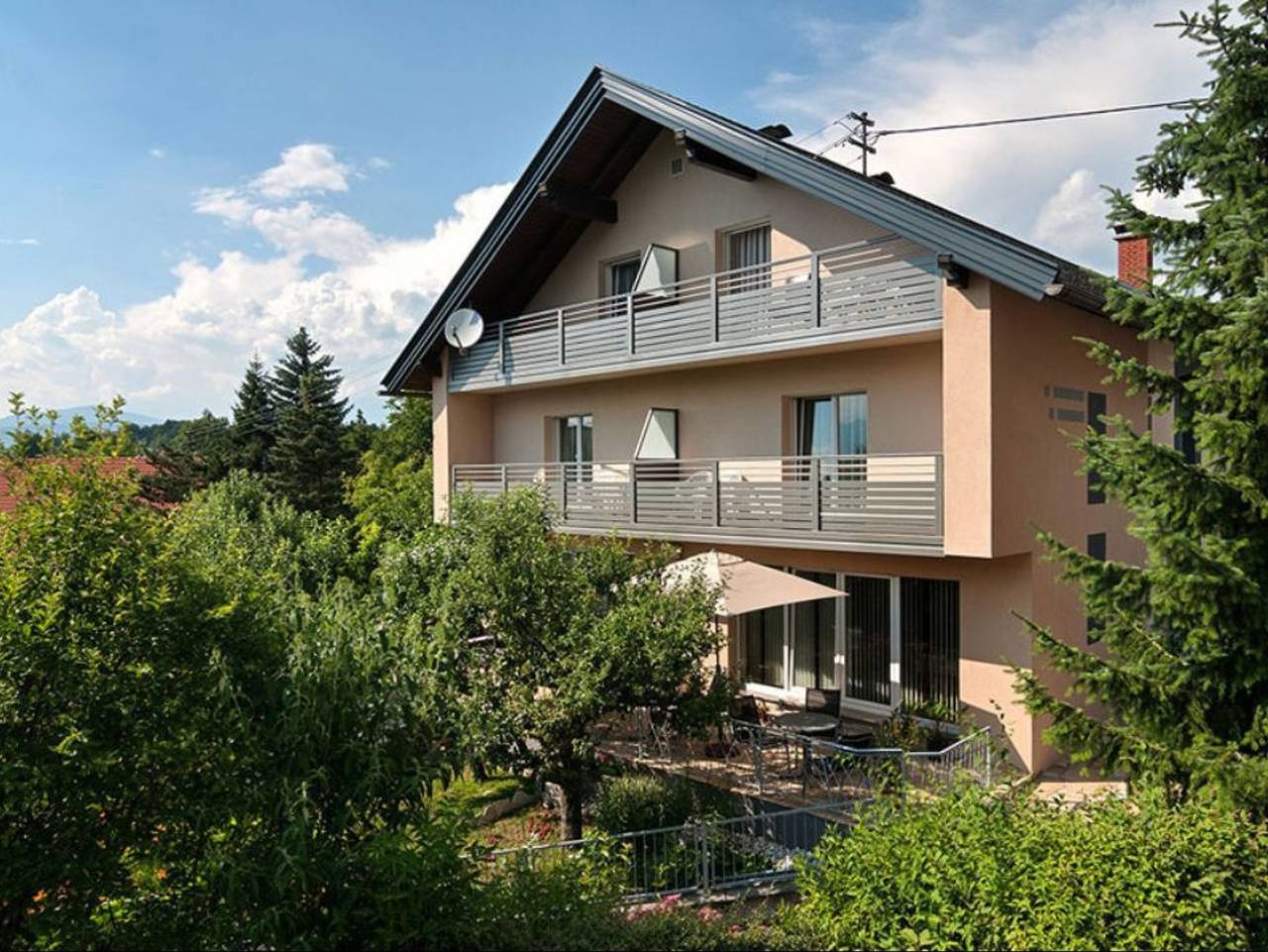 Ganze Ferienwohnung, Gästehaus Wulz-Lesjak - Familienzimmer in Karawanken und Bachergebirge, Villach