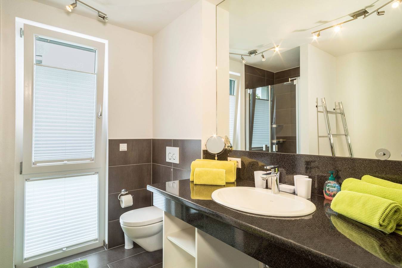 Vakantiewoning 'Orchidee' met groot terras en uitzicht op de bloementuin, foto 14