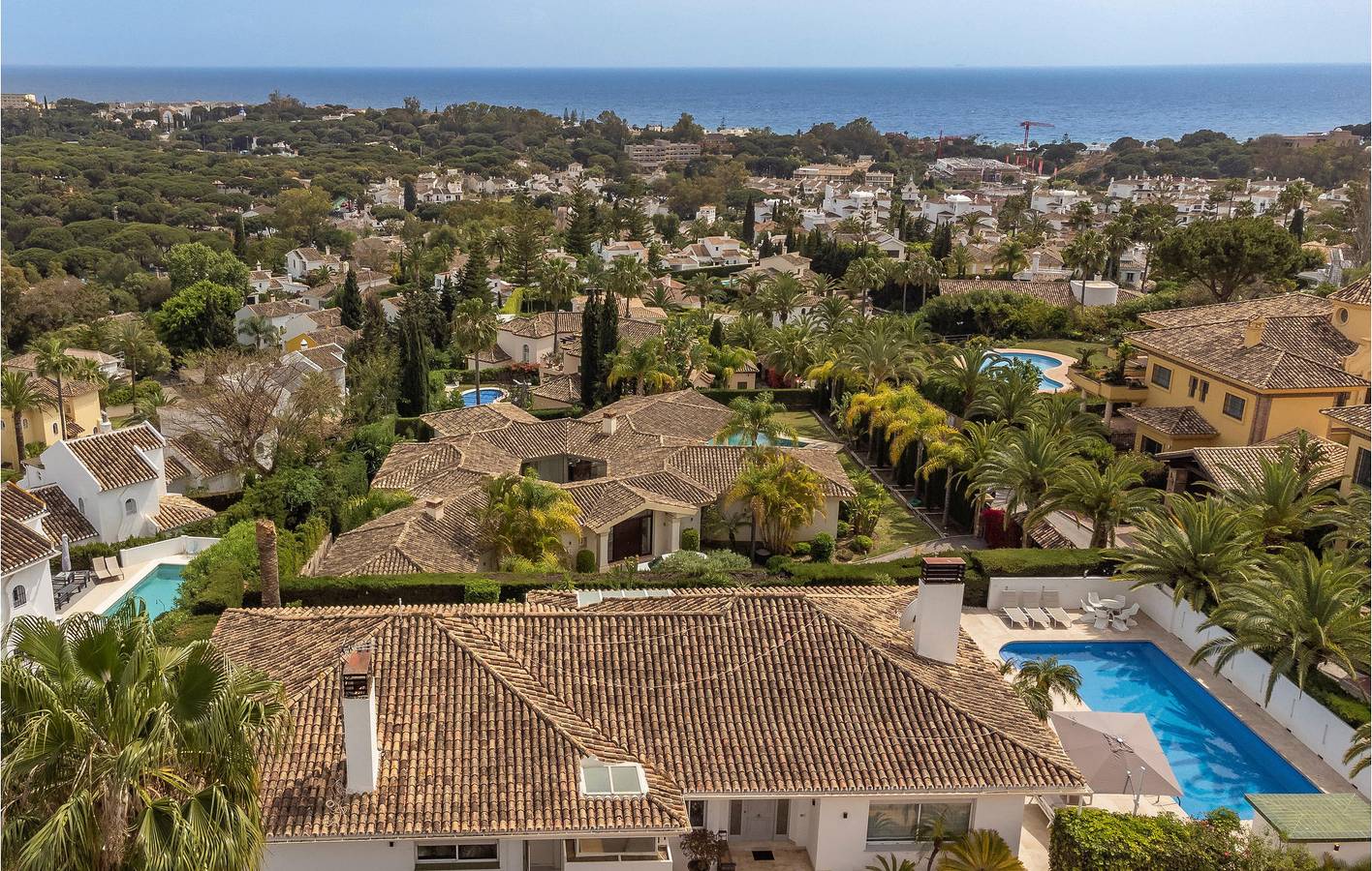 Gemütliches 1km Strand Apartment mit Parkplatz & Pool in Marbella Ost, Marbella
