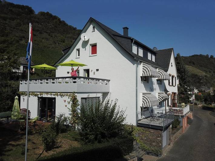 Ferienwohnung für 4 Personen, mit Balkon und Terrasse sowie Garten und Ausblick in Treis-Karden