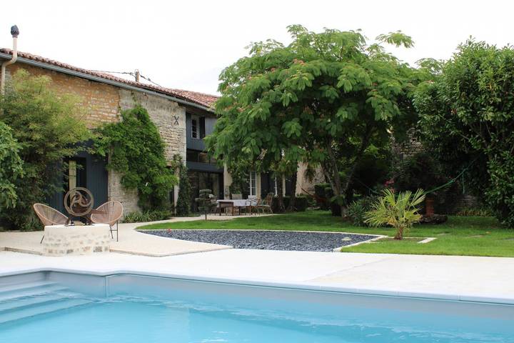Gîte for 10 people, with garden and pool as well as terrace - 1