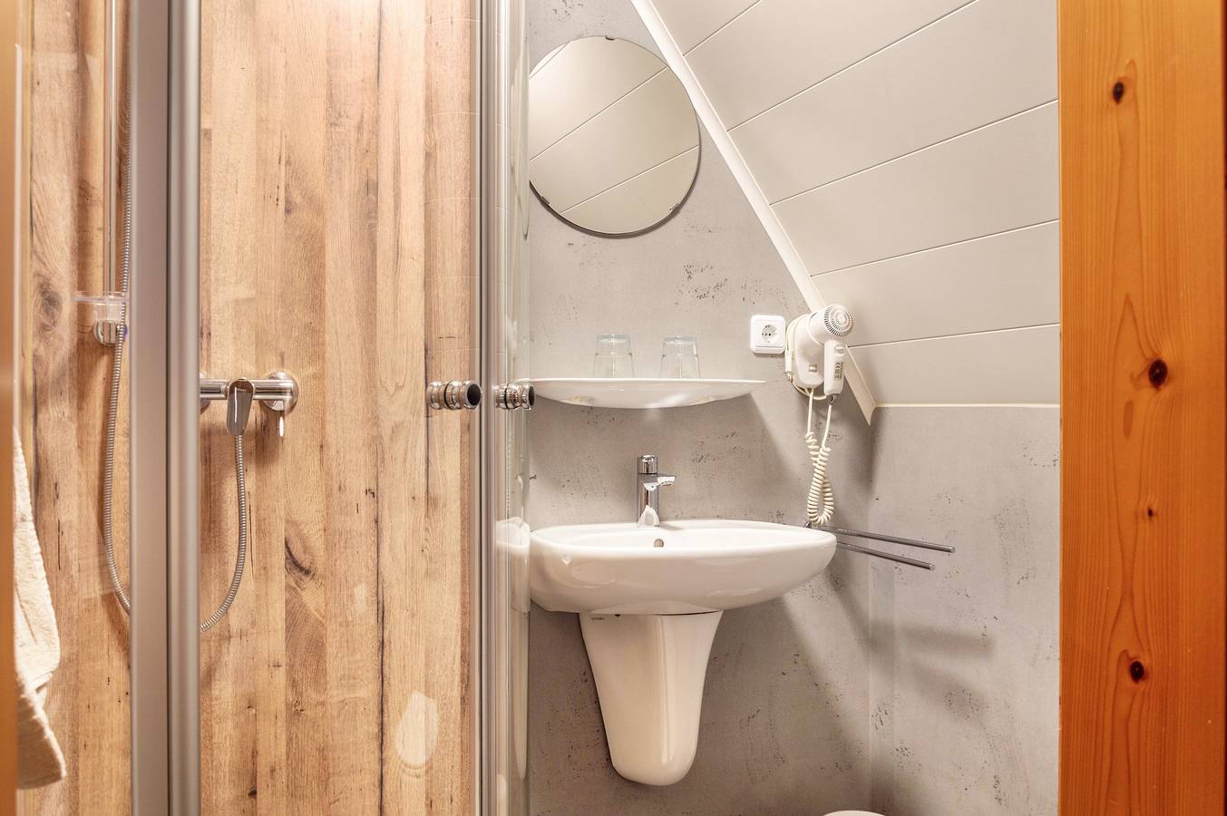 Zimmer 'Gästehaus Lutz - Zimmer 4' mit gemeinsamer Terrasse, gemeinsamem Garten und Wi-Fi in Iphofen, Fränkisches Weinland