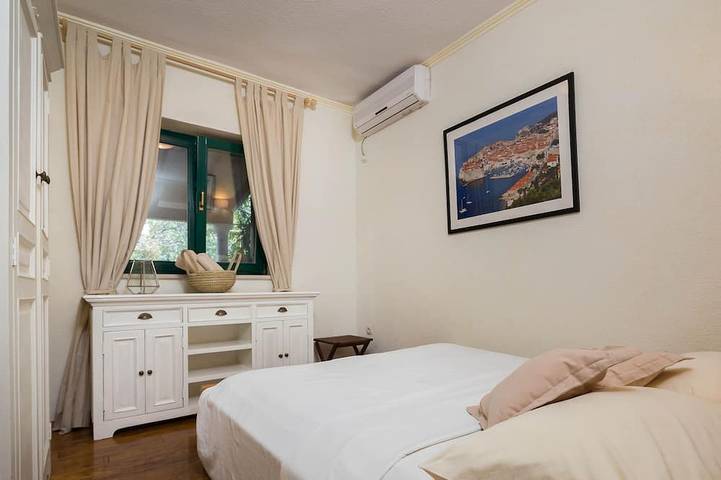 Strandvilla mit 5 Schlafzimmern auf Peljesac. Atemberaubender Strand. 1. Reihe. Amerikanischer Besitzer in Orebic, Dubrovnik-Neretva