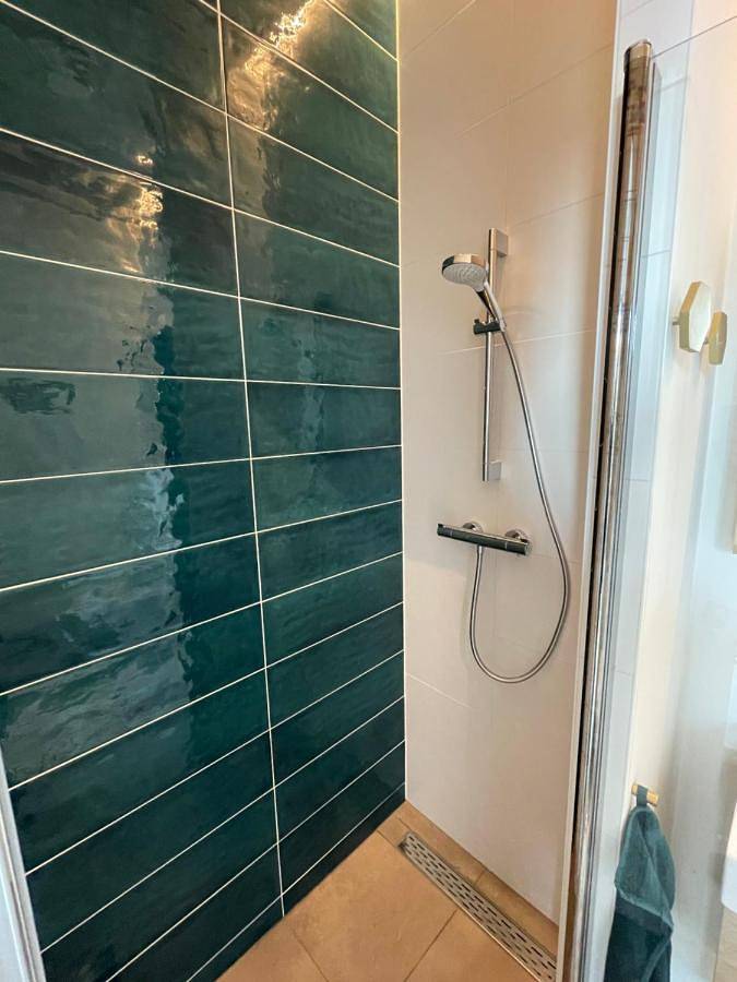 Geheel vakantieappartement, Double Room with Private Bathroom in Amsterdam Oost, Nederlandse kust