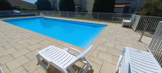 Gîte pour 3 personnes, avec piscine et terrasse dans Golf de Pornic