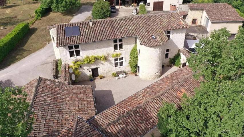 Chambre d’hôte pour 6 personnes, avec vue ainsi que jardin et terrasse à Senouillac - 2