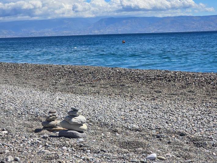 Gîte pour 5 personnes, avec vue et balcon à Alì Terme - 4