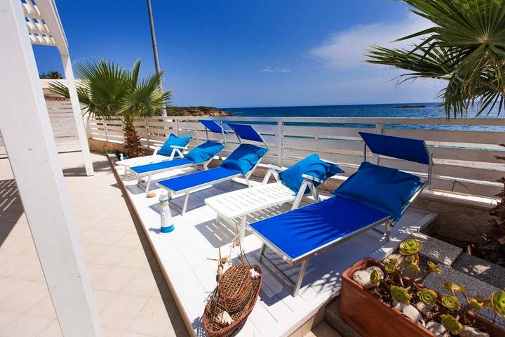 Ferienwohnung für 6 Personen, mit Balkon und Terrasse sowie Garten und Ausblick in Punta Milocca