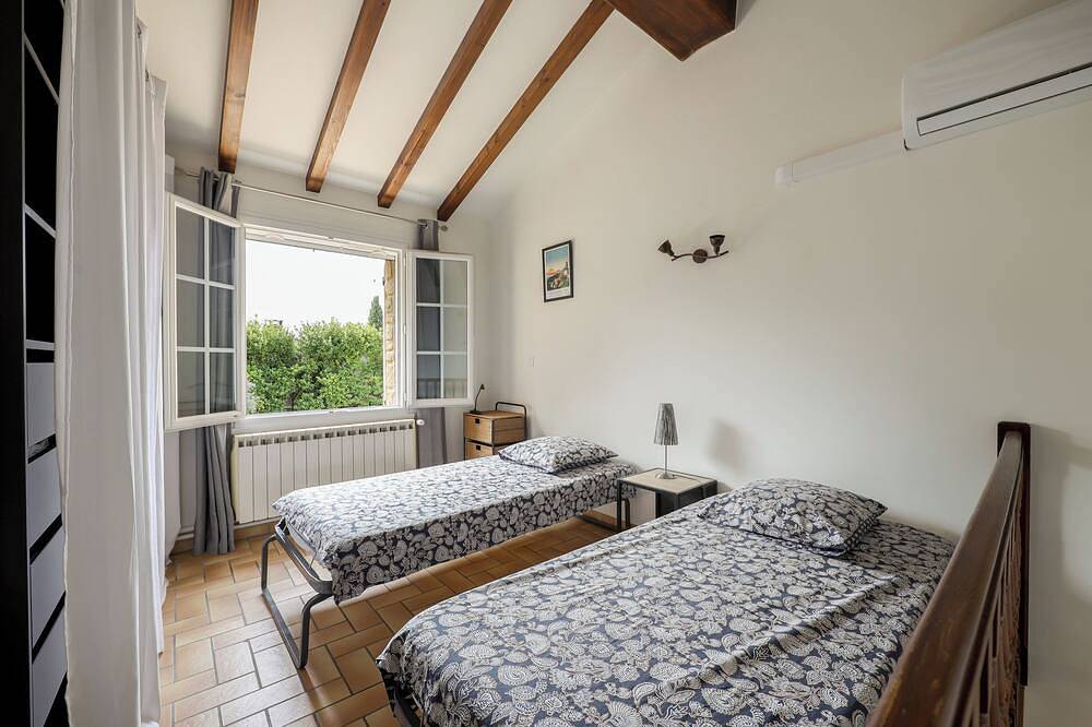 Maison de Campagne- mas Célestin avec Piscine 8 Personnes in Camaret-sur-Aigues, Vaucluse