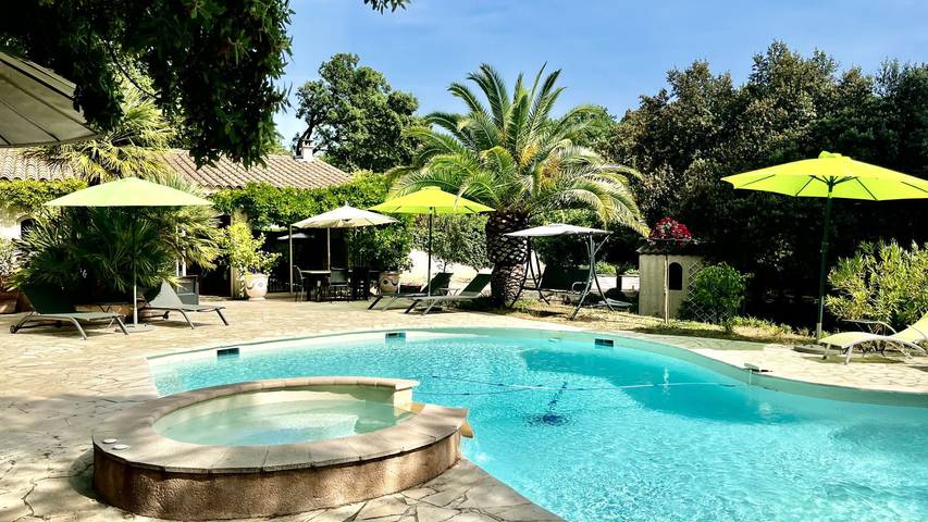 Chambre d’hôte pour 5 personnes, avec jardin et piscine ainsi que sauna et jacuzzi