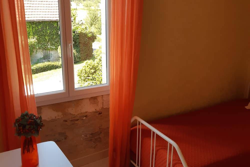 Ruim huisje voor 8 personen, 4 slaapkamers in een rustig zwembad in de buurt van Sarlat in Salviac, Lot