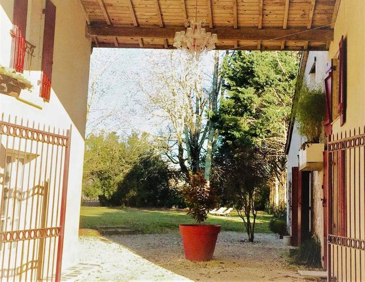 Location de vacances pour 4 personnes, avec jardin ainsi que piscine et vue, animaux acceptés à Pineuilh - 4