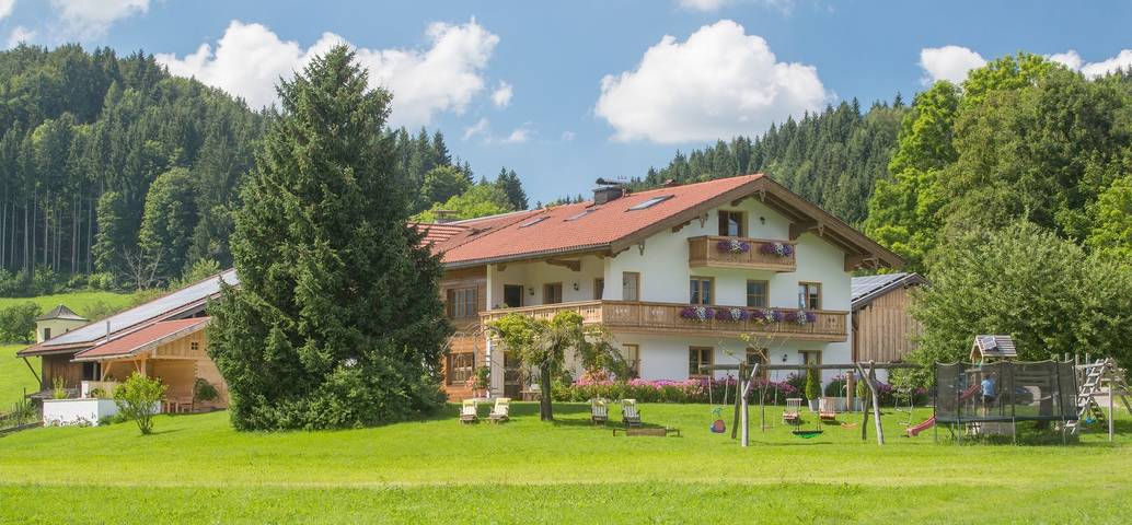 Ganze Ferienwohnung, Vorderoberhauser-Hof inkl. Chiemgaukarte - Ferienwohnung Kienberg 38 qm, Balkon, Küche, 1 Schlafzimmer, 1 Wohnschlafzimmer in Ruhpolding, Bayerische Alpen