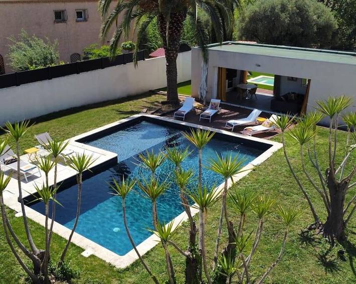 Location de vacances pour 12 personnes, avec piscine et vue ainsi que jardin et terrasse à Aubagne - 2