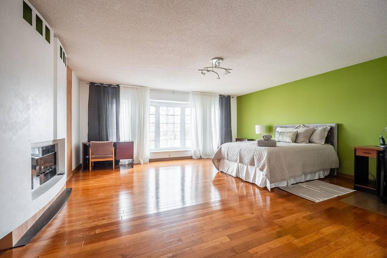 Entire apartment, Oakville. Sunny 1Br Basement - Basement in Oakville, Lake Ontario (Canada)