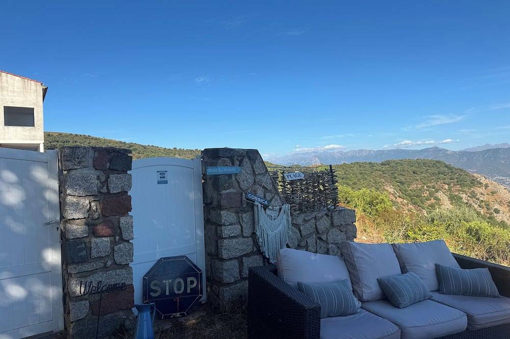 Apartamento entero, Well-being guaranteed in a little corner of paradise 8 minutes from Ajaccio in Alata, Region de Ajaccio