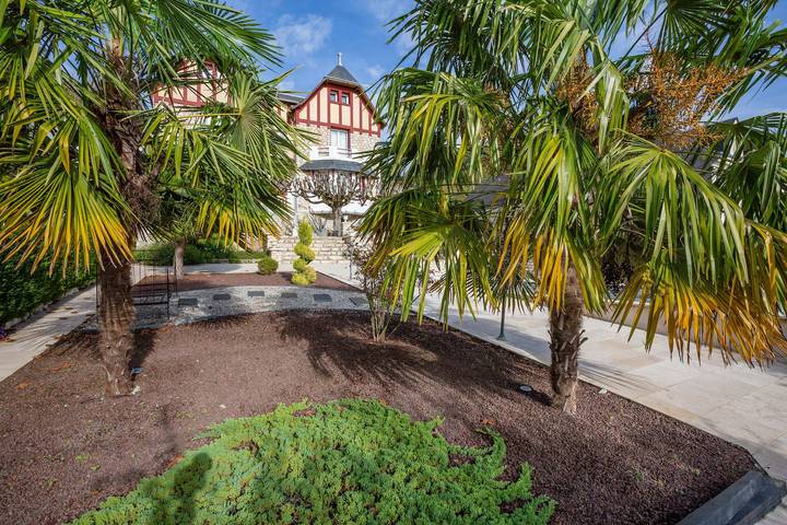 Location de vacances pour 10 personnes, avec balcon et piscine à Bourré - 2