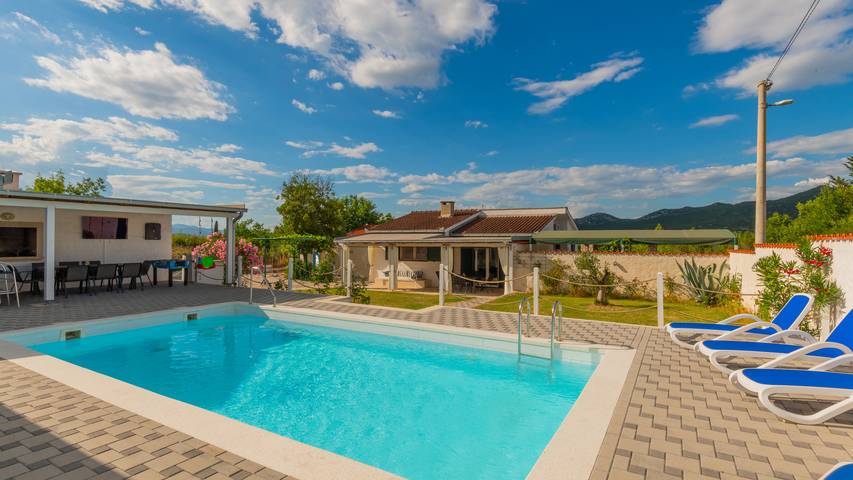 Villa für 8 Personen, mit Terrasse und Garten - 1