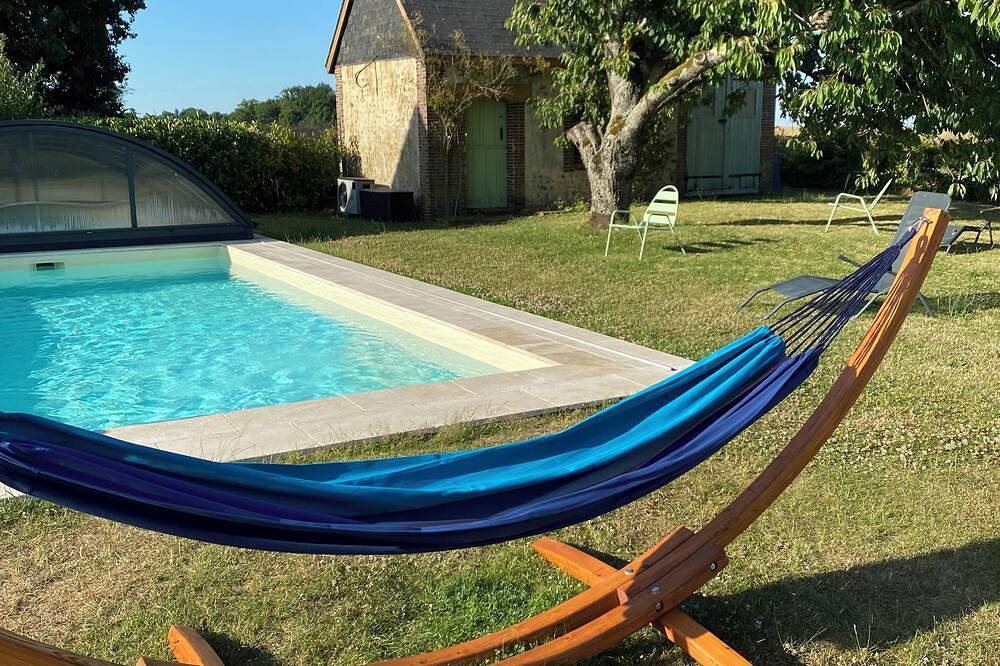 Gîte de la Chesnaye, corps de ferme de 150 m2 avec piscine privative in La Croix-du-Perche, Région de Nogent-le-Rotrou