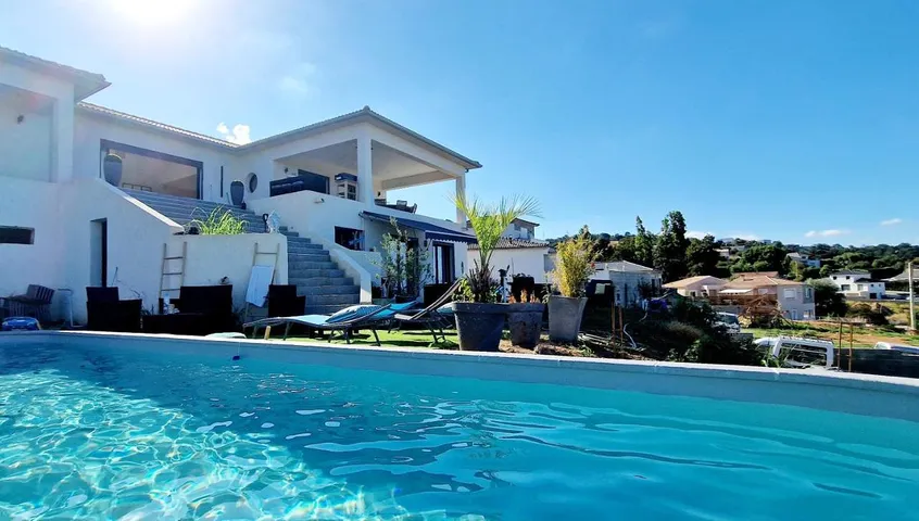 Apartamento de vacaciones para 4 personas, con vistas además de jardín y piscina - 1