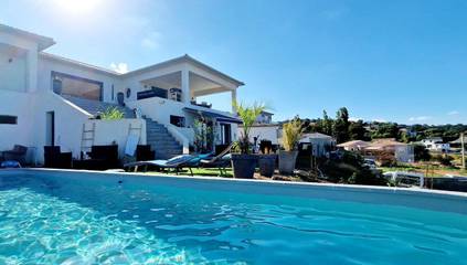 Gîte pour 4 personnes, avec piscine ainsi que jardin et vue à Penta-di-Casinca