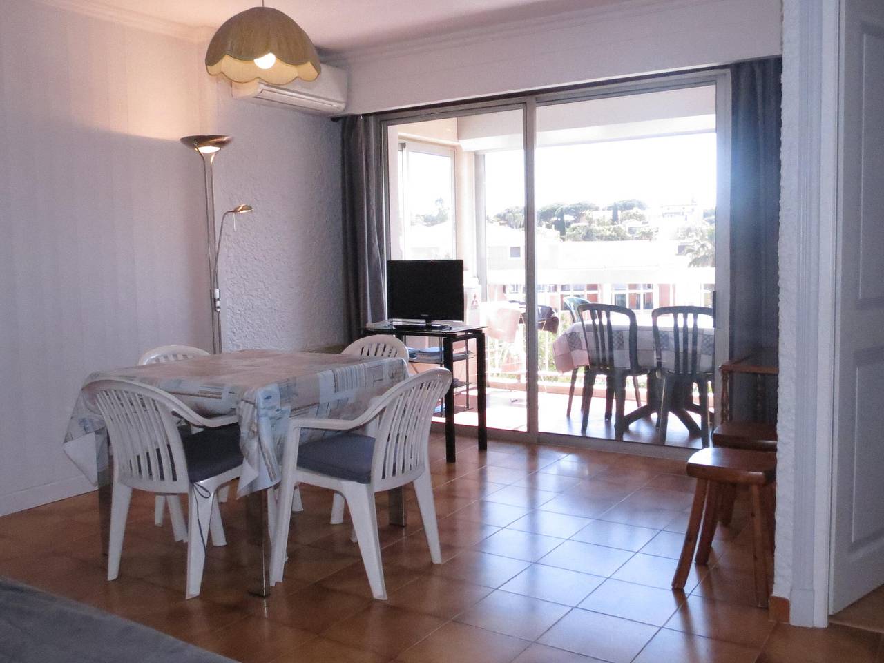 Ganze Wohnung, Klimatisiertes 2-Zimmer-Apartment nahe Strand, Parkplatz, Haustiere erlaubt - Sainte-Maxime in Sainte-Maxime, Draguignan Region