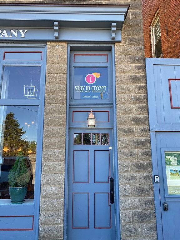 Ganze Wohnung, Studio Loft Apartment in der historischen Innenstadt von Crozet - alles Crozet zu Fuß in Crozet, Albemarle County