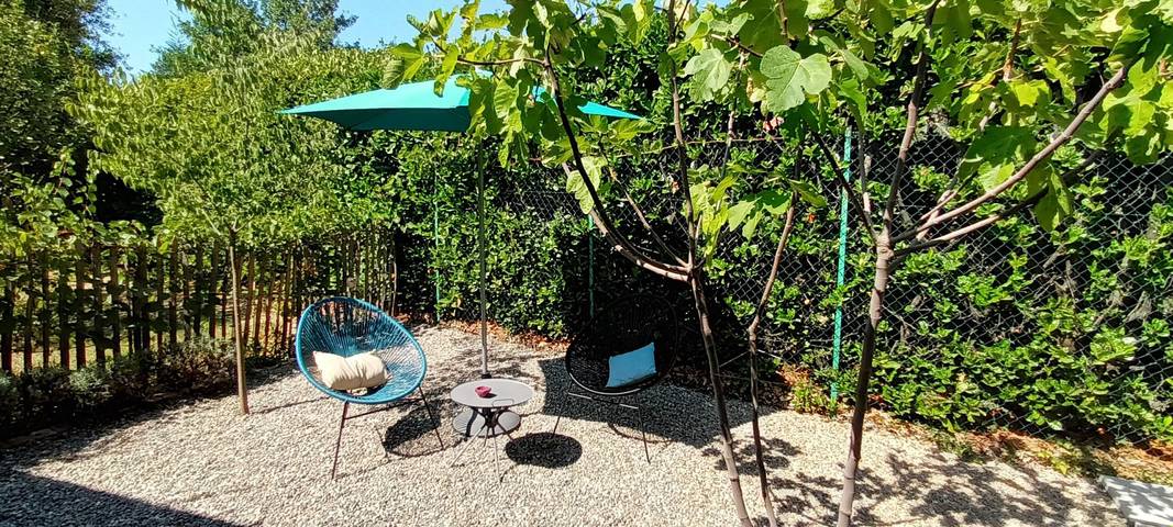Gîte pour 2 personnes, avec jardin ainsi que piscine et terrasse à Salernes - 3