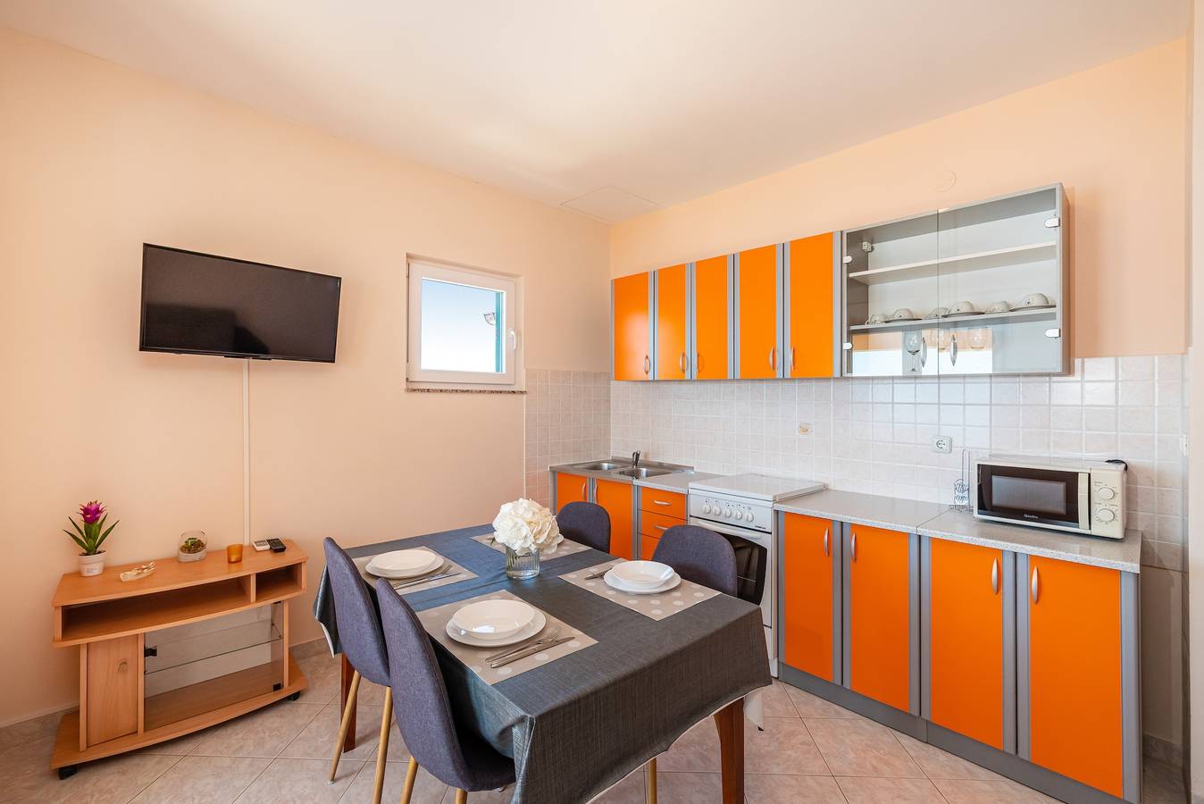 Ganze Wohnung, Ferienwohnung für 4 Personen mit Pool in Novigradsko More, Zadar