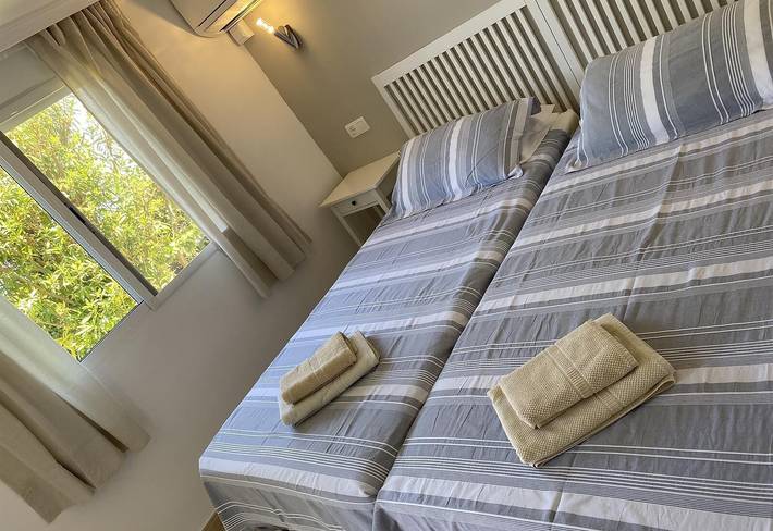 Wonderful Villa Princessa with Sea & Mountain Views, Pool, and Wi-Fi in Playa de Burriana, Nerja