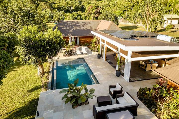 Villa for 12 people, with garden and terrace as well as pool - 1