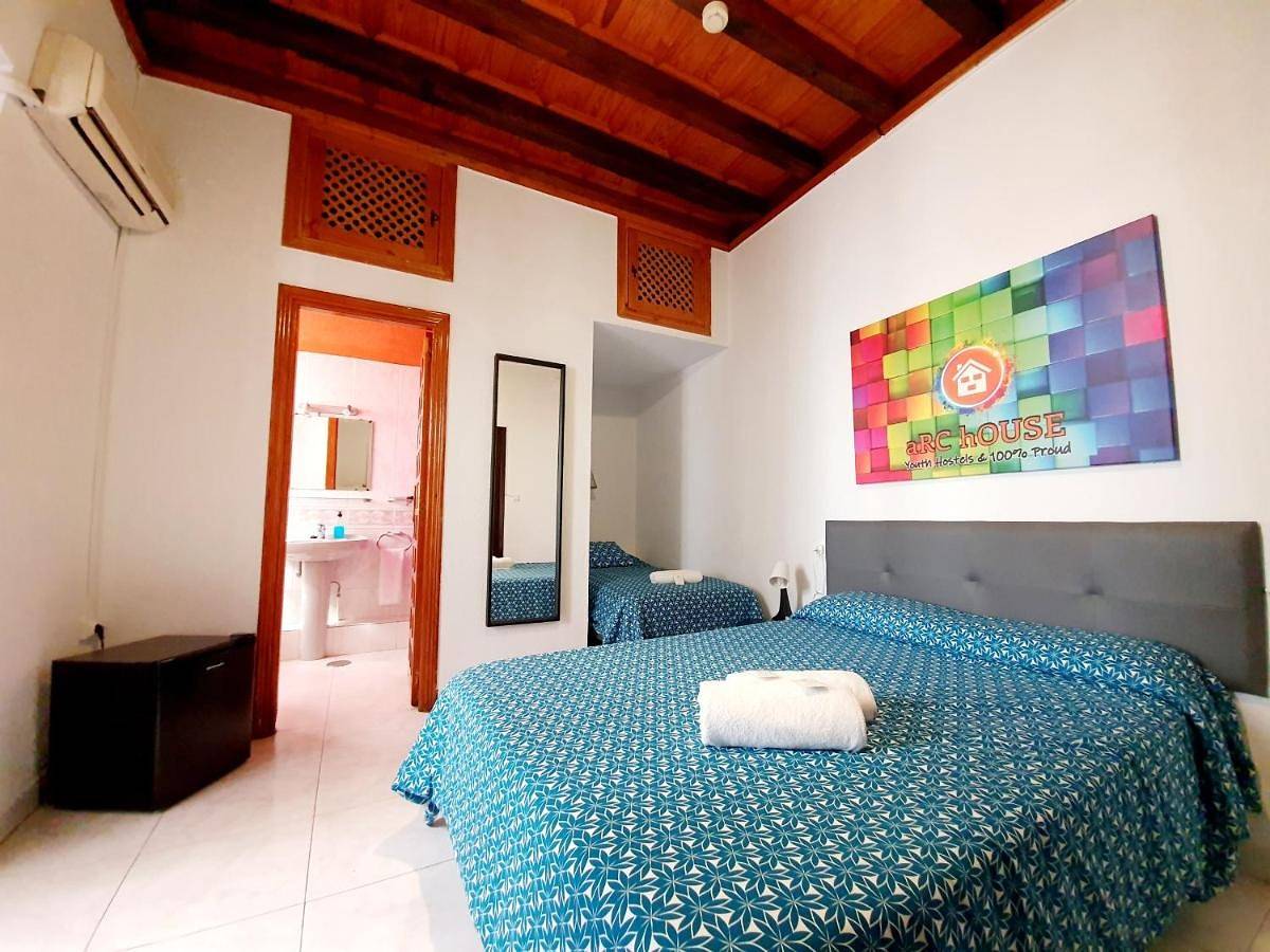 Bed in 6-Bed Mixed Dormitory Room in Distrito Centro (Córdoba), Córdoba