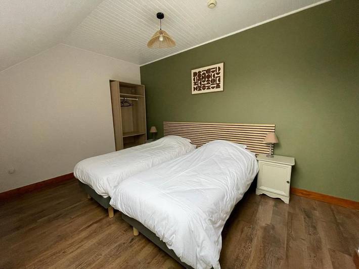 Location de vacances pour 27 personnes, avec piscine et jardin dans Sainte-Suzanne-et-Chammes - 4