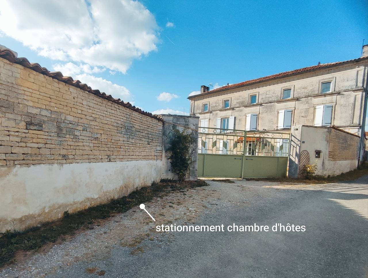 Encantador estudio "le 1864" con jardín privado y Wi-Fi in Courbillac, Charente