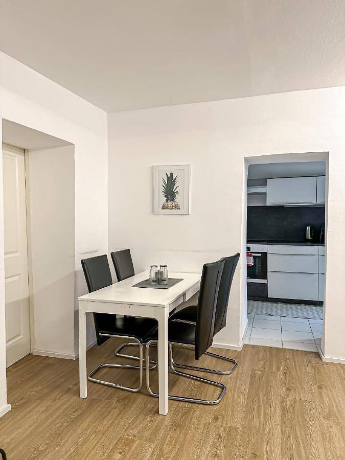 Ganze Wohnung, Design Stadthaus Apartment mit privatem Zugang in Göllstock, Hallein