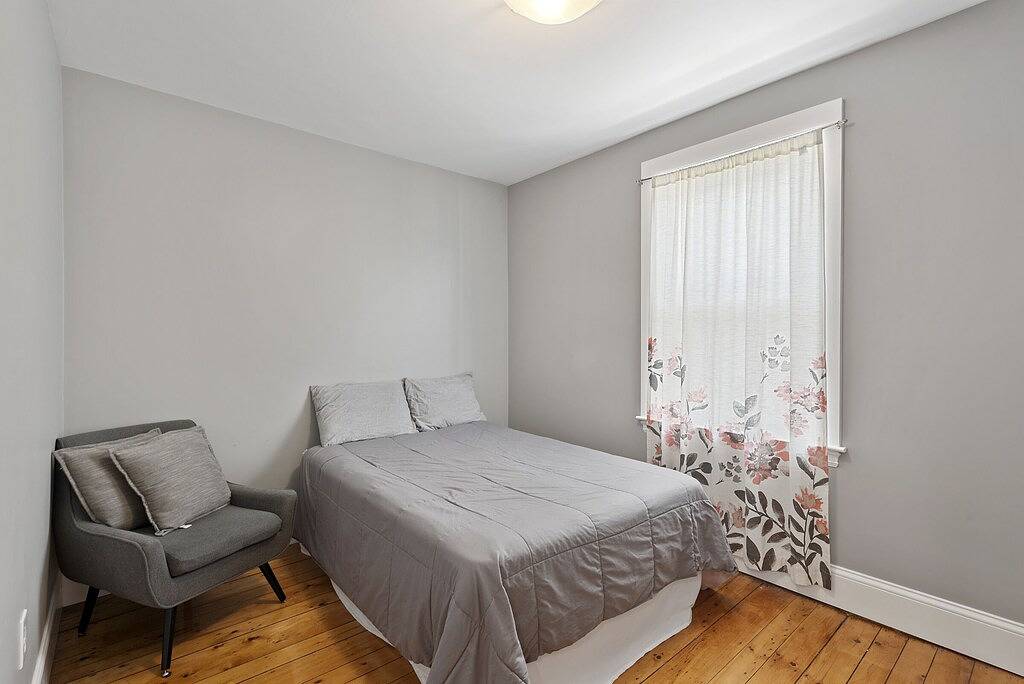 Ganze Wohnung, Einheit 2 - 3 Schlafzimmer / 2 Badezimmer Wunderschön renovierte moderne Wohnung. in Salem (MA), Essex County (MA)