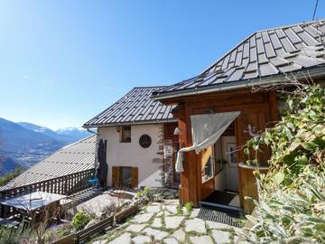 Gîte pour 8 personnes, avec jardin et terrasse, animaux acceptés à Châteauroux-les-Alpes
