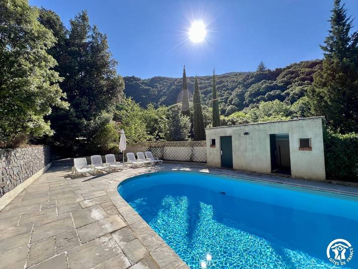 Gîte pour 4 personnes, avec piscine et terrasse, animaux acceptés