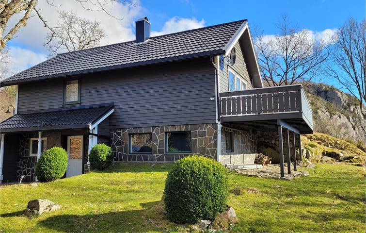 Ferienhaus für 8 Personen mit Terrasse in Lyngdal