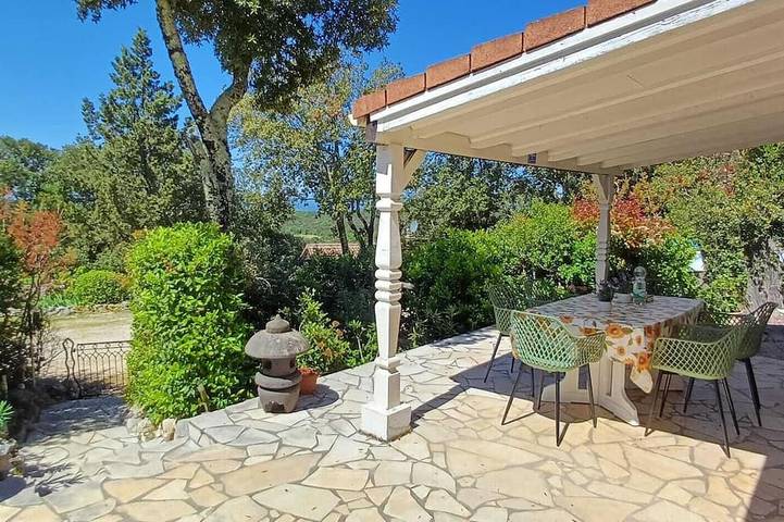 Maison de vacances pour 4 personnes, avec Terrasse ainsi que Jardin et Piscine